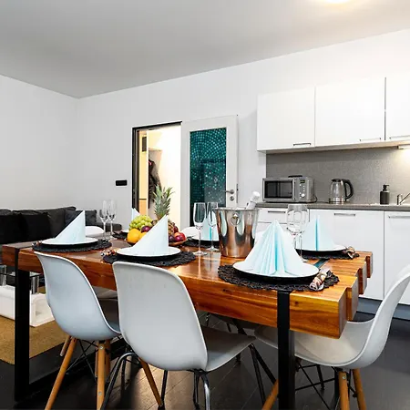 Magnificent Silver Apartament *